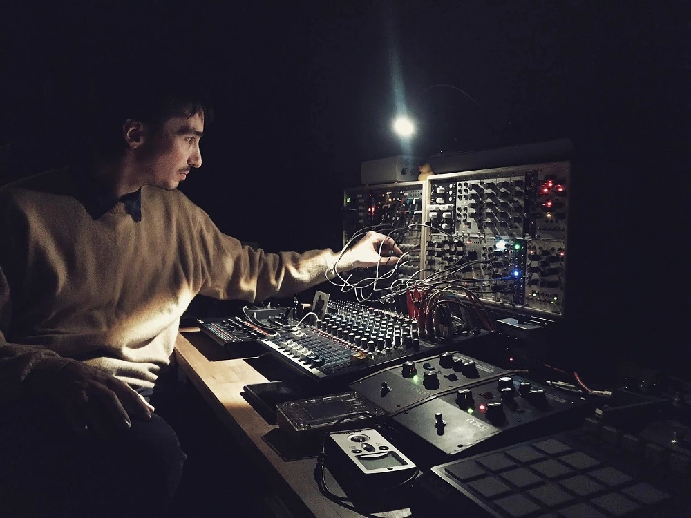 Maciek Odro with synth